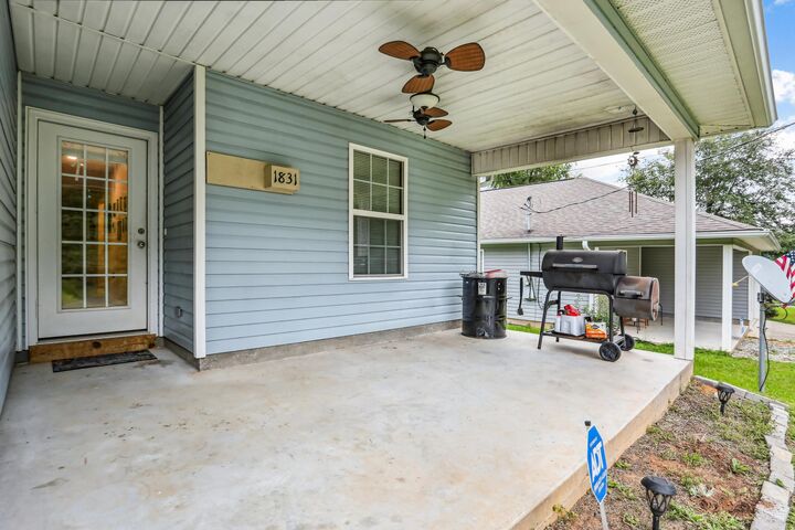 Property Photo: 1831 Gainer Avenue FL 32531
