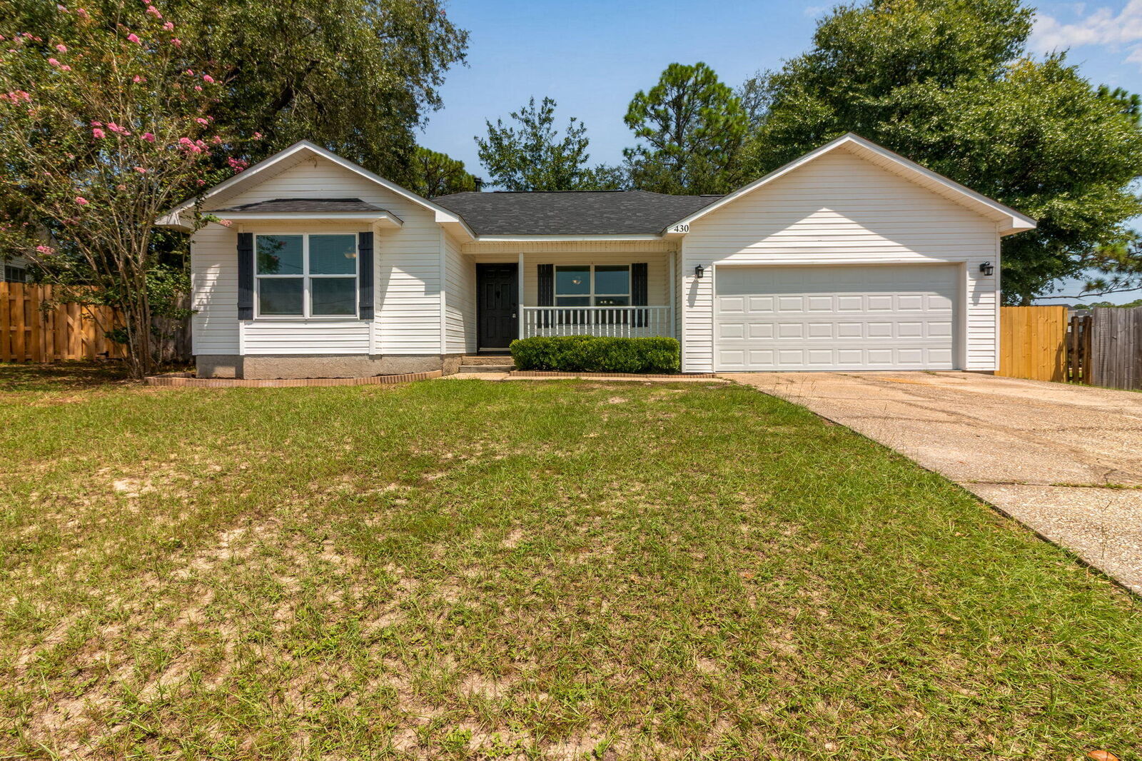 Property Photo: 430 Northview Lane FL 32536