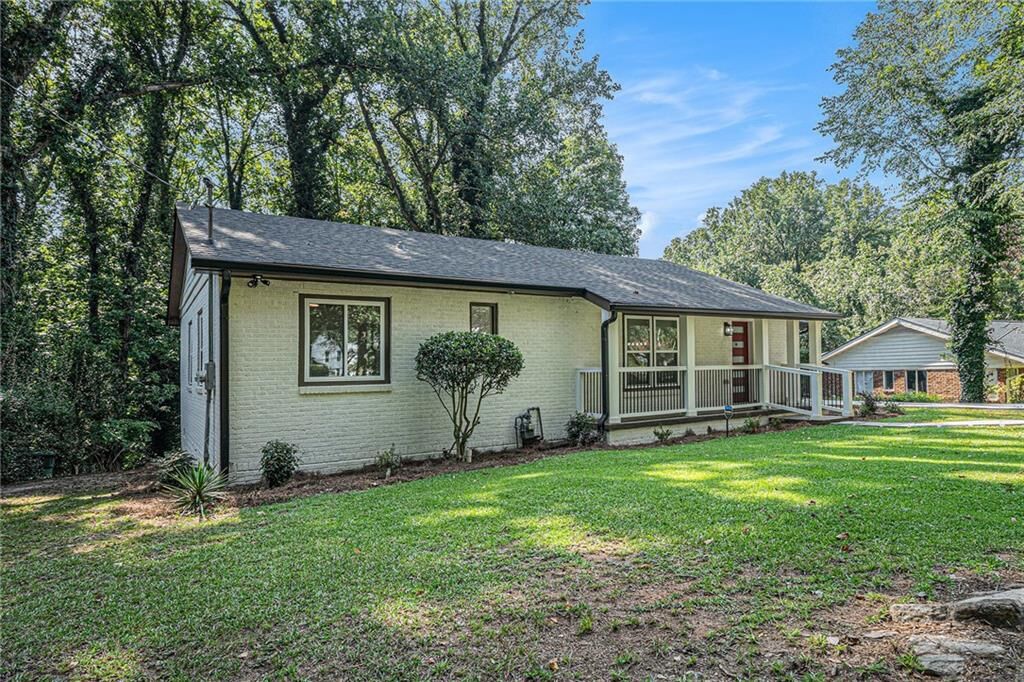 Property Photo: 2190 SW Highview Road SW GA 30311