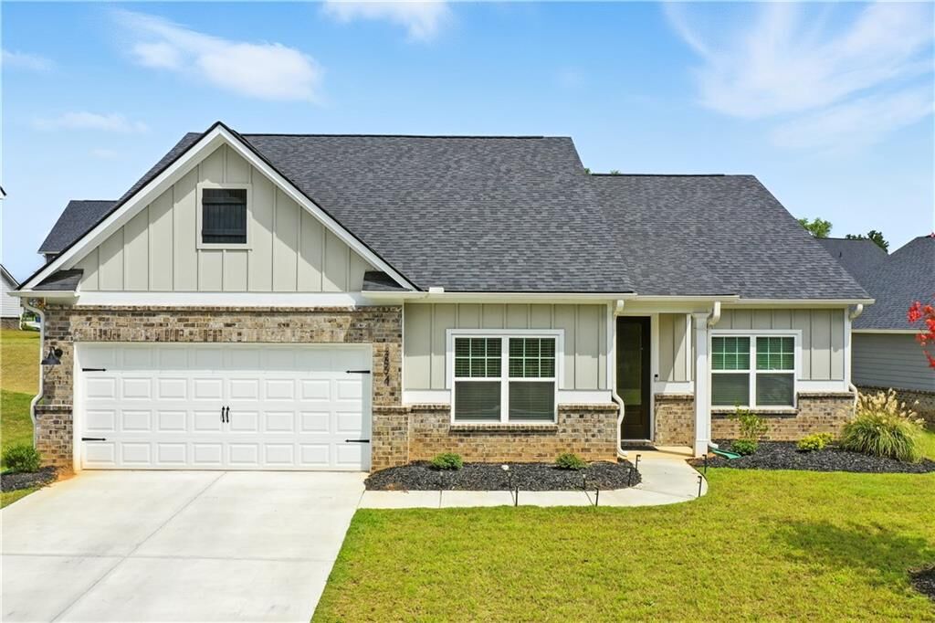 Property Photo: 3894 Saddle Bag Court GA 30019