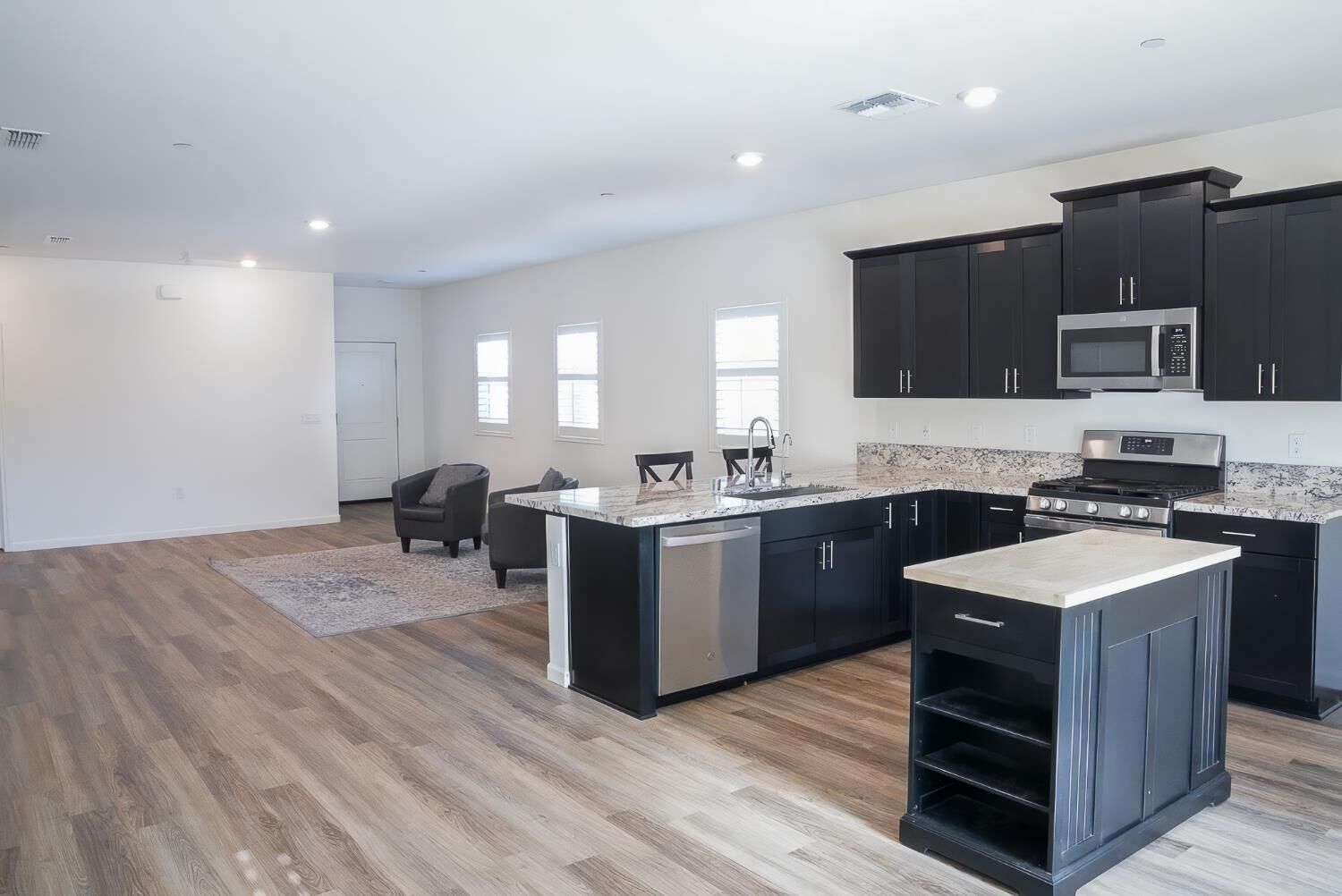 Property Photo:  969 S Kandarian Court  CA 93625 