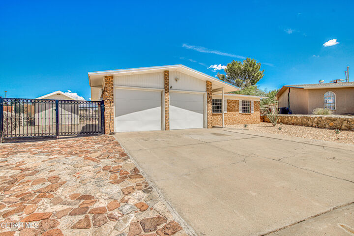 Property Photo: 321 Gus Rallis Drive TX 79932