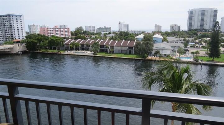 Property Photo: 2880 NE 14th Street Cswy 601 FL 33062