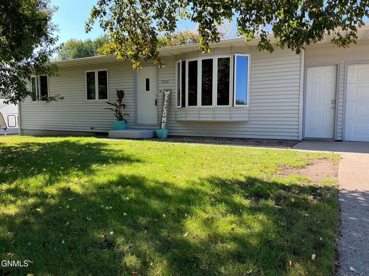Property Photo: 1606 Haroldson Lane ND 58558