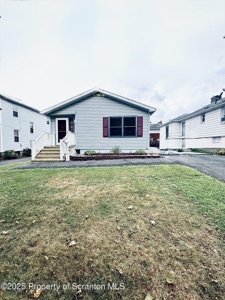 609 W Lackawanna Avenue  Dickson City PA 18447 photo