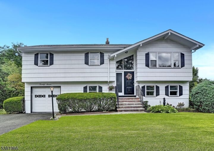 27 Wilrue Pkwy  Pequannock Twp. NJ 07444 photo