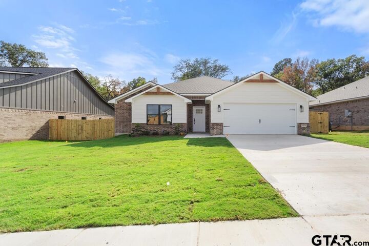 Property Photo:  16414 Crossing Cir.  TX 75771 