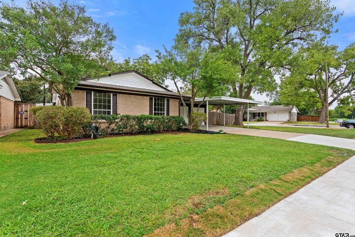 Property Photo:  1837 South Parkway  TX 75149 