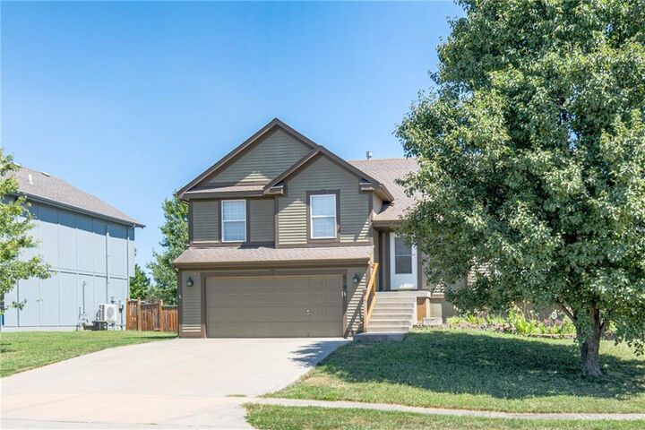 Property Photo:  679 S Sumac Street  KS 66030 