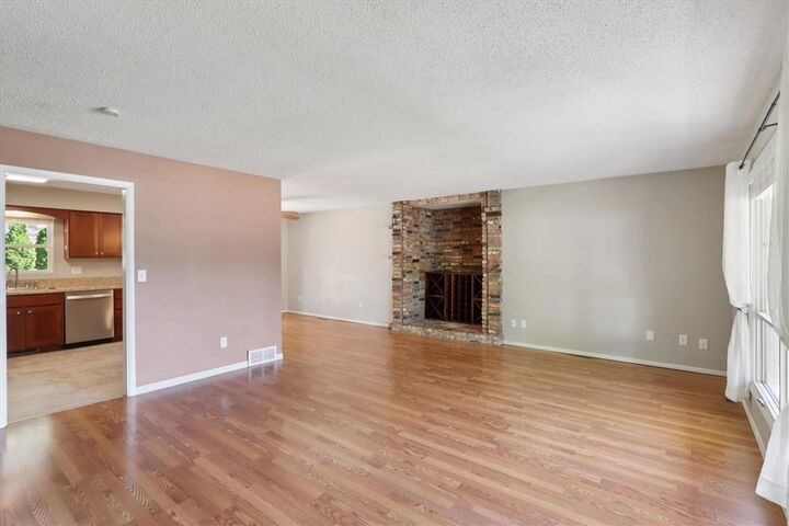 Property Photo: 4 Bangor Cir IA 52246