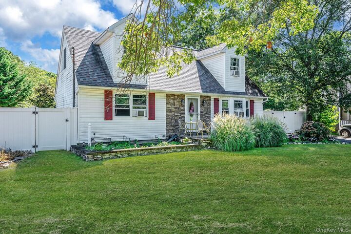 Property Photo:  117 N Coleman Road  NY 11720 