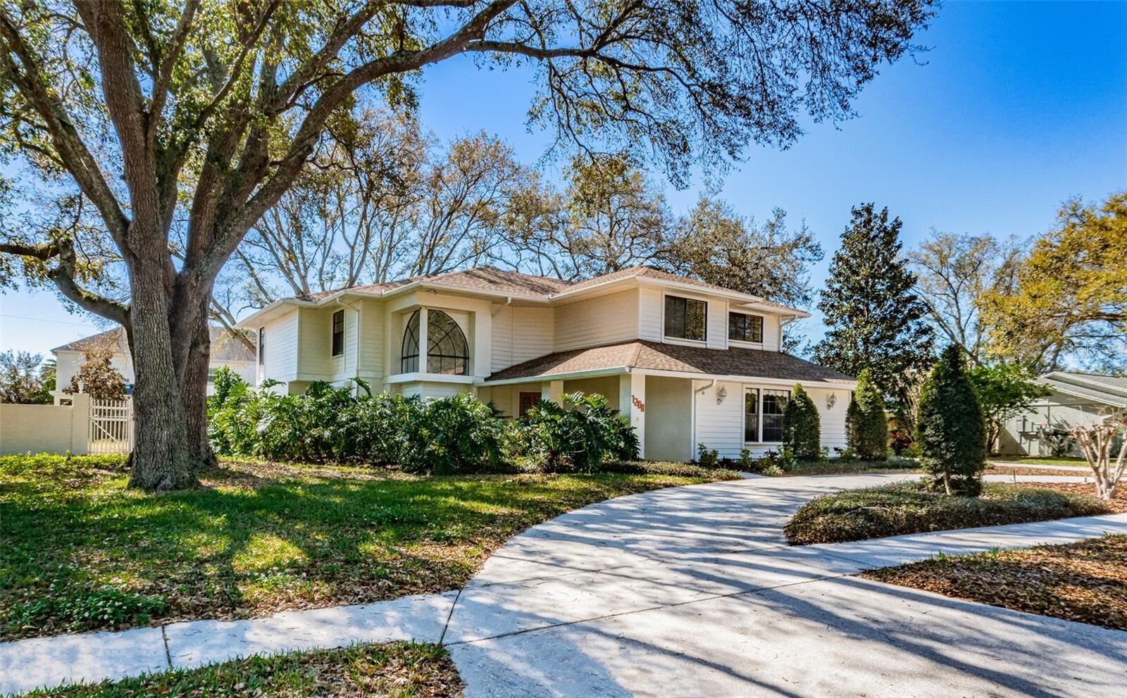 Property Photo:  1208 Magdalene Hill Drive  FL 33613 