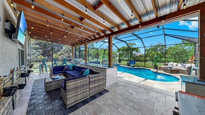 Property Photo: 112 Slipper Key Road FL 33572