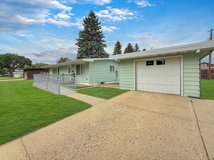 Property Photo: 2508 1st Ave SW ND 58701