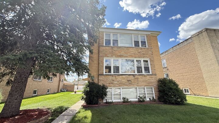 Property Photo: 10301 W Chaucer Street IL 60154