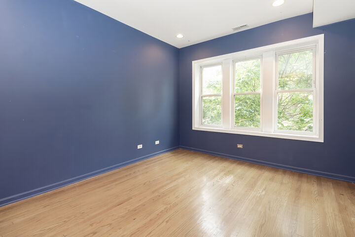 Property Photo: 2717 N Sawyer Avenue 2 IL 60647