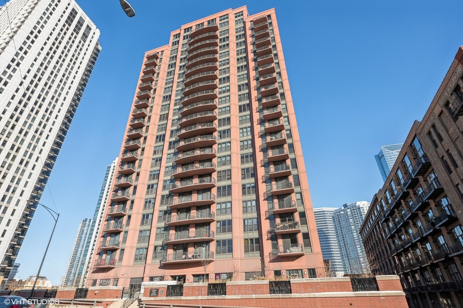 Property Photo: 330 N Jefferson Street 1408 IL 60661
