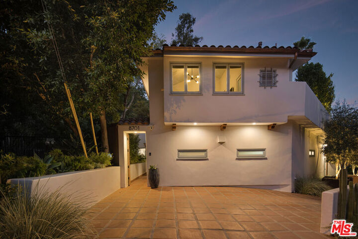 Property Photo:  8701 Wonderland Park Avenue  CA 90046 