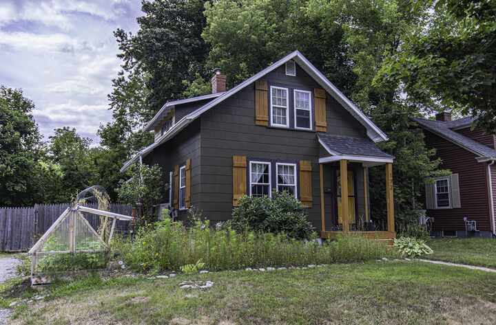 Property Photo:  172 Fern Street  ME 04401 