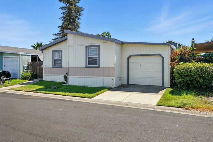 Property Photo: 7855 Cottonwood Lane 25 CA 95828