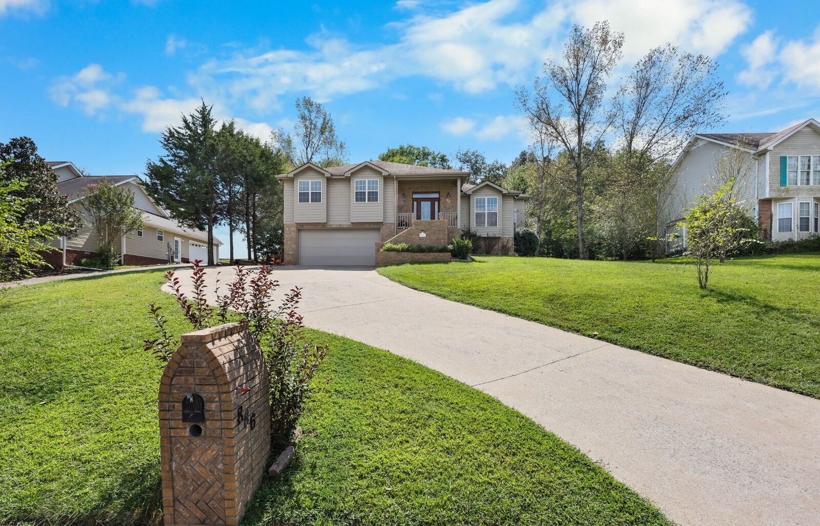 Property Photo:  886 Glenraven Dr  TN 37043 