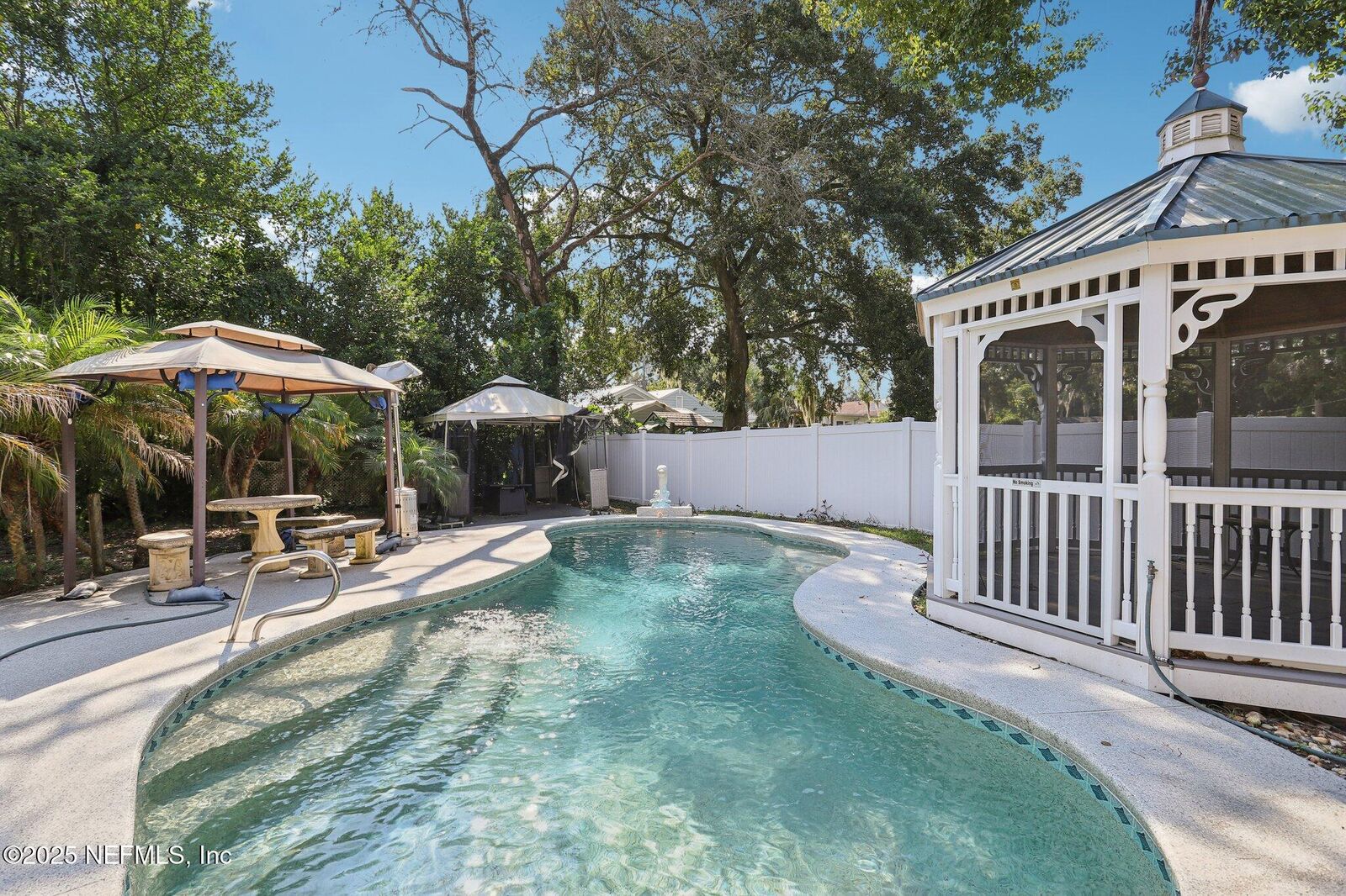 Property Photo: 4251 Pinewood Avenue FL 32207