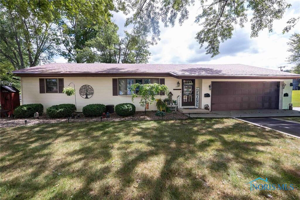 Property Photo: 1709 Eastview Drive OH 45840