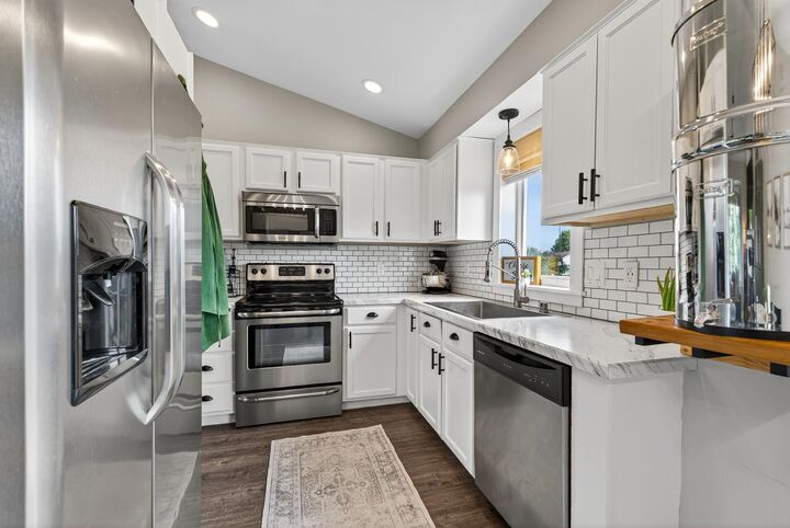Property Photo:  909 E Orchard Street  MN 56011 