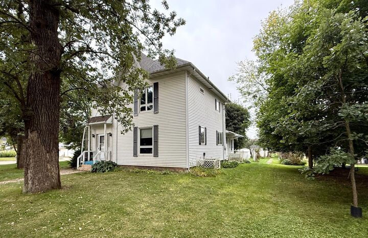 Property Photo:  803 N Broadway Avenue  MN 55951 