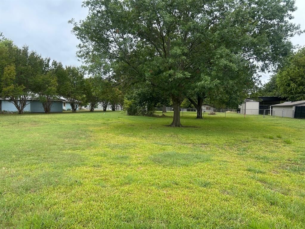 Property Photo:  Tbd Oak Leaf Trail  TX 75472 