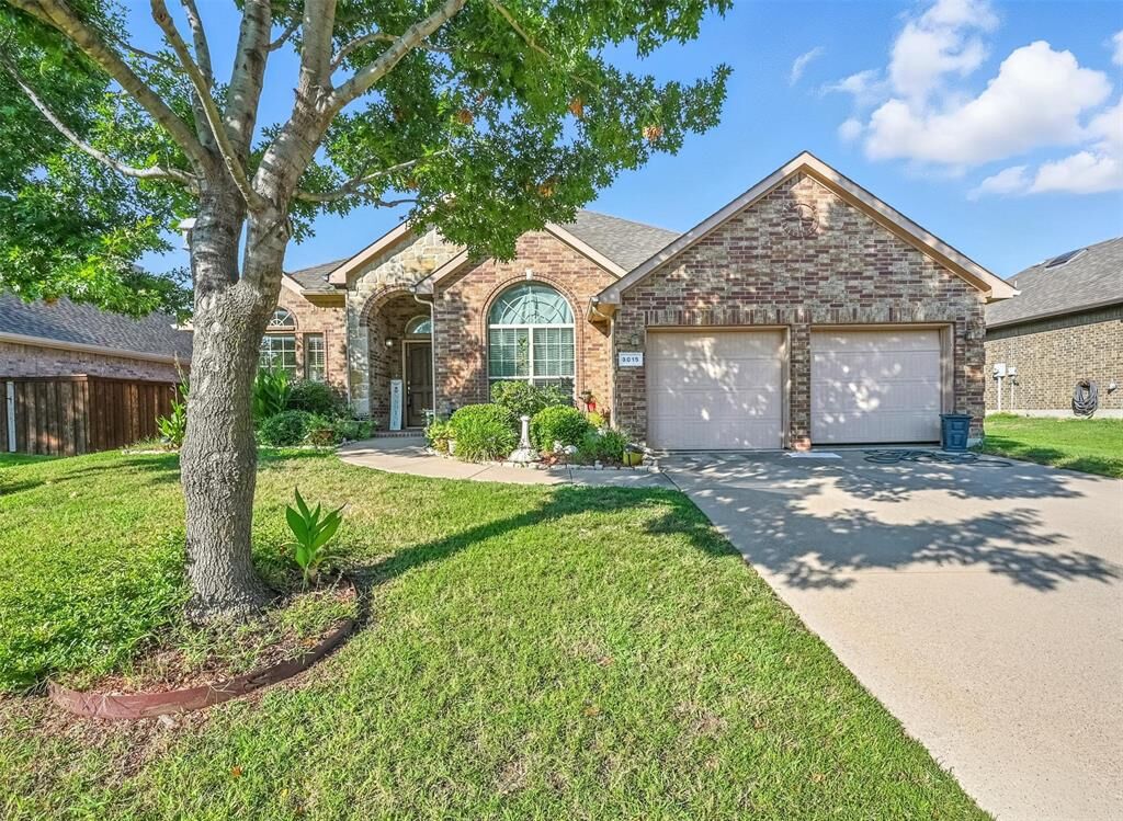 Property Photo: 3015 Summerview Drive TX 75052