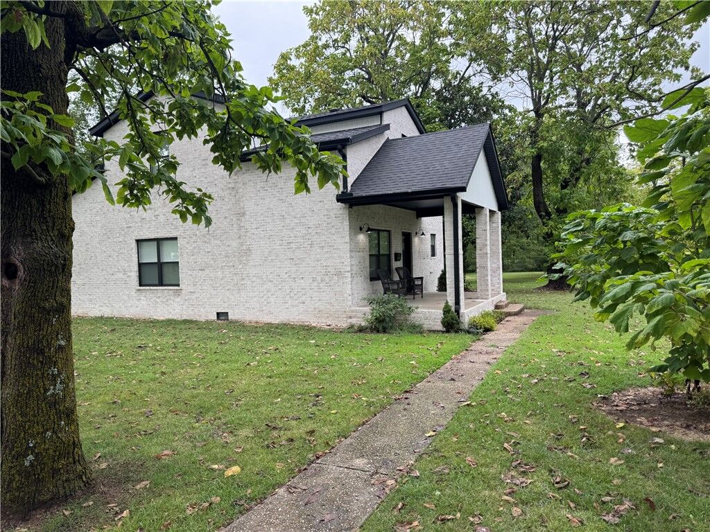 Property Photo: 5576 N Oak Street AR 72764