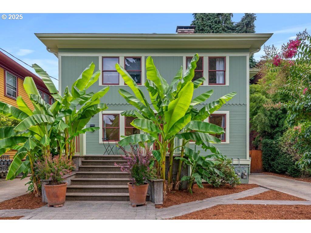 Property Photo:  2924 SE Morrison St  OR 97214 