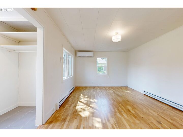 Property Photo:  326 NW 6th Ave  OR 97862 