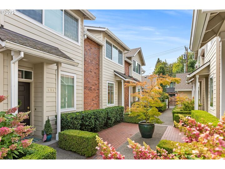 Property Photo: 436 5th St OR 97034