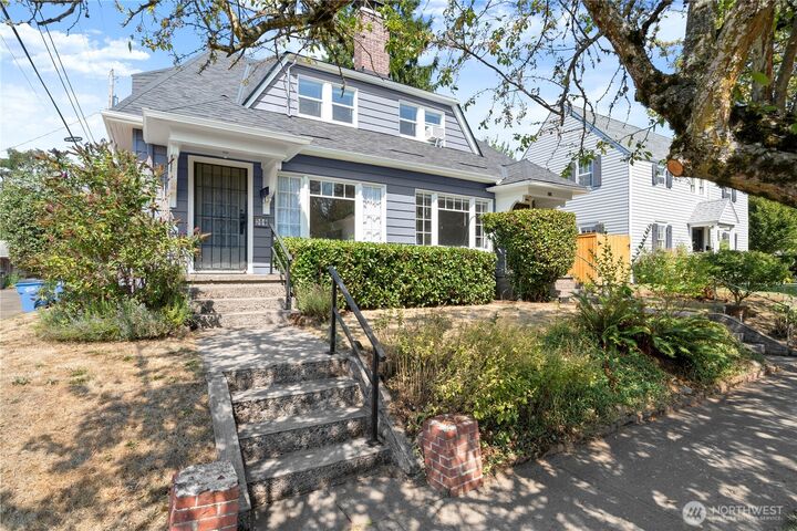 Property Photo: 308 E 22nd Street WA 98663