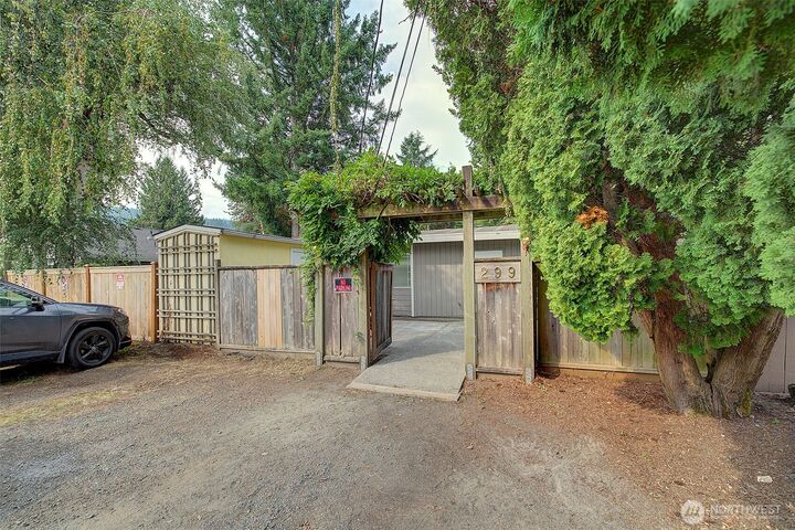 Property Photo:  299  1st Avenue NW  WA 98027 