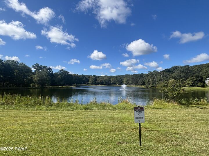 Property Photo:  134 Oneida Way  PA 18337