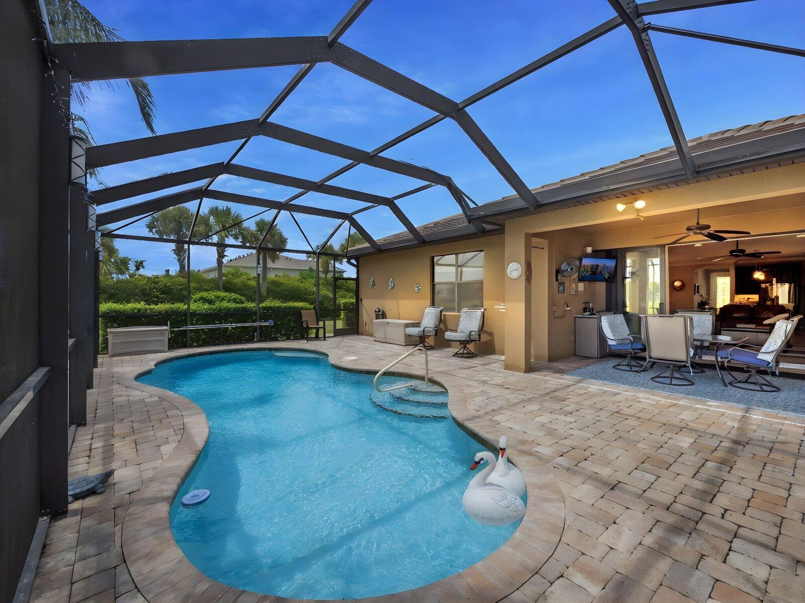 Property Photo:  844 SE Villandry Way  FL 34984 