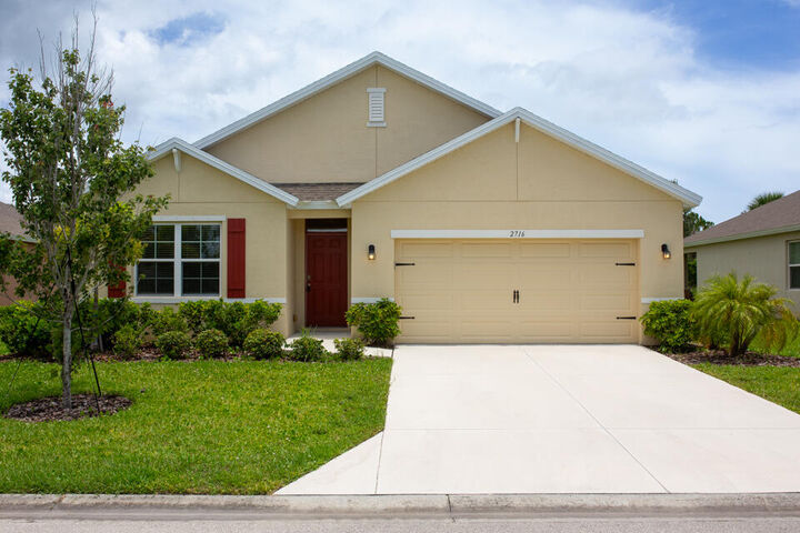 Property Photo: 2716 Granville Manor SW FL 32968