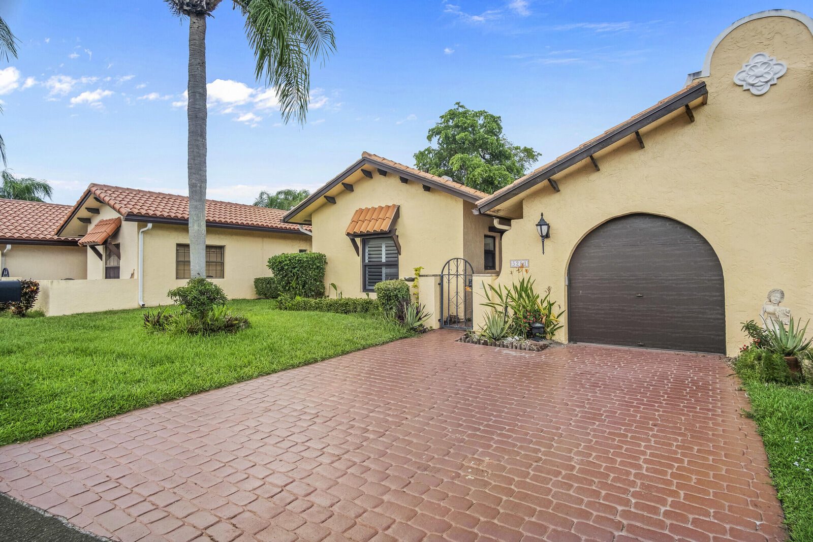 Property Photo: 5281 Bolero Circle FL 33484