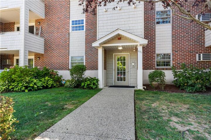 Property Photo:  671 Metacom Avenue 39  RI 02809 