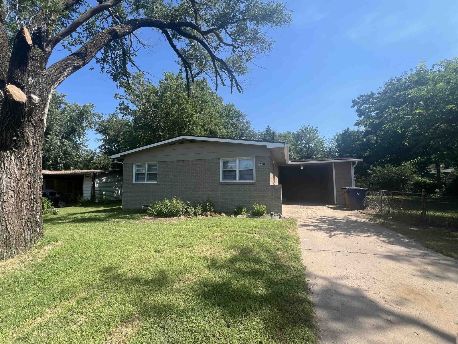 Property Photo: 1528 E Beaumont Dr. KS 67219