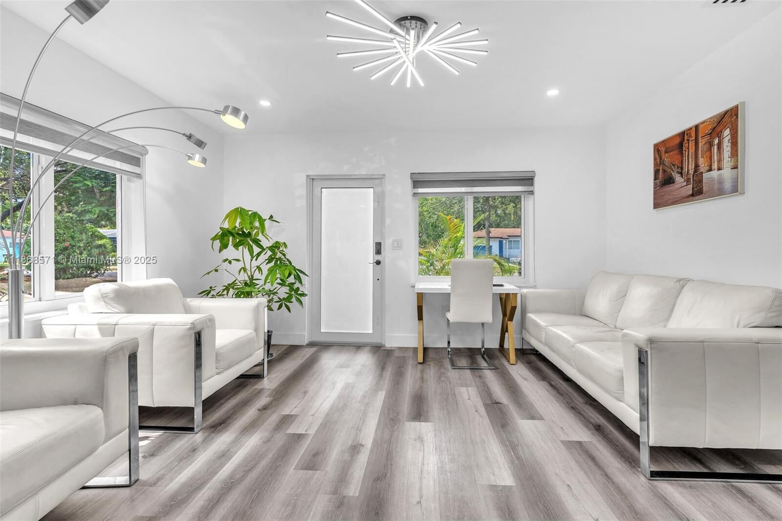 Property Photo: 886 NE 134th St FL 33161