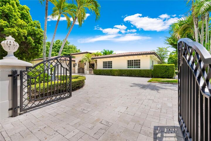 Property Photo: 4001 Santa Maria St FL 33146