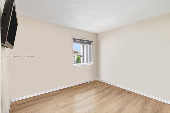 Property Photo: 2872 SW 127th Way FL 33027