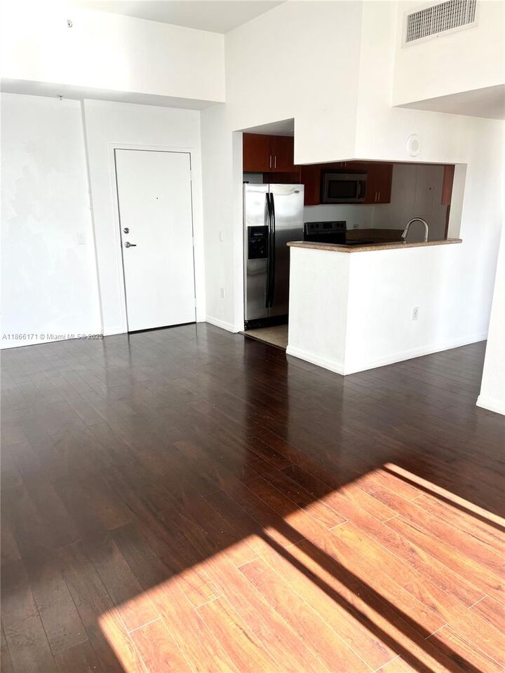 Property Photo:  36 NW 6th Ave Ts-1  FL 33128 