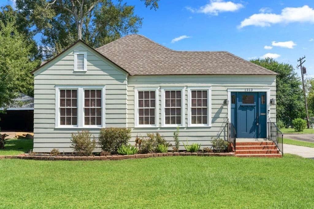 Property Photo:  1313 10th Street  LA 70601 