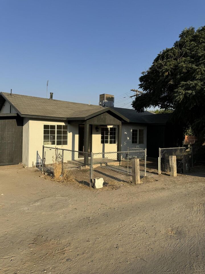 694 S State Street  Earlimart CA 93219 photo