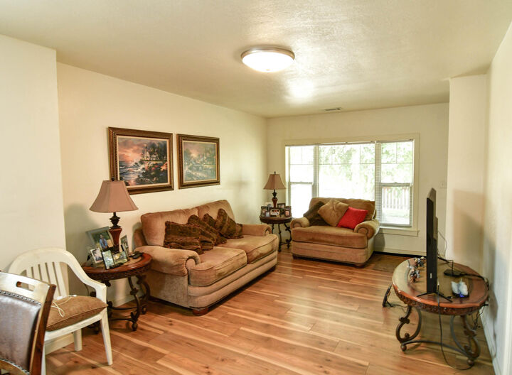 Property Photo:  704 N Divisadero Street  CA 93291 
